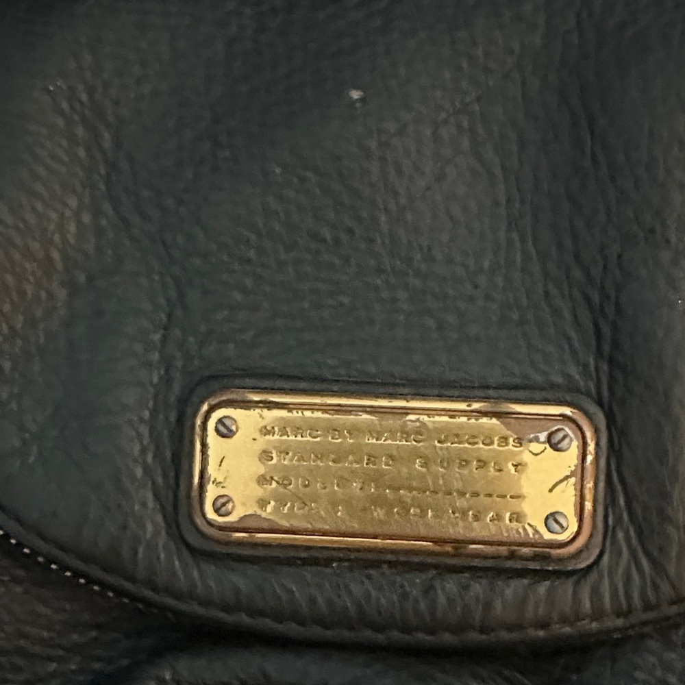Marc by Marc Jacobs Black Leather Crossbody with Gold Plaque - Picture 2 of 13